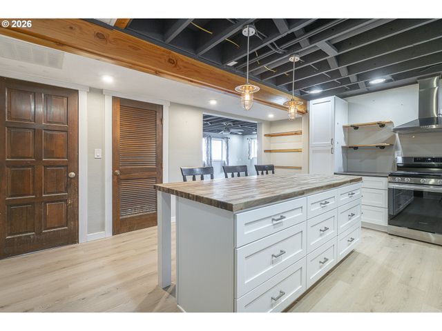 1470 AERIAL Way Se, Salem, OR 97302