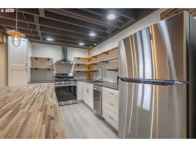 1470 AERIAL Way Se, Salem, OR 97302