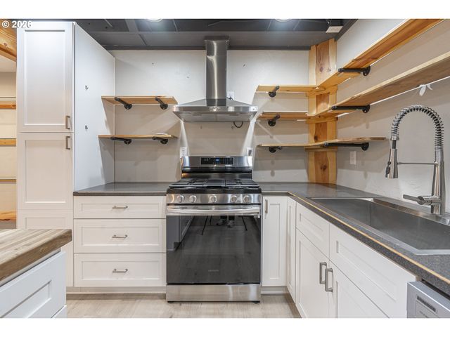 1470 AERIAL Way Se, Salem, OR 97302