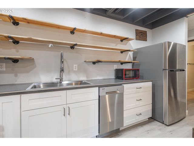 1470 AERIAL Way Se, Salem, OR 97302