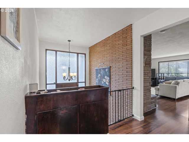 1470 AERIAL Way Se, Salem, OR 97302