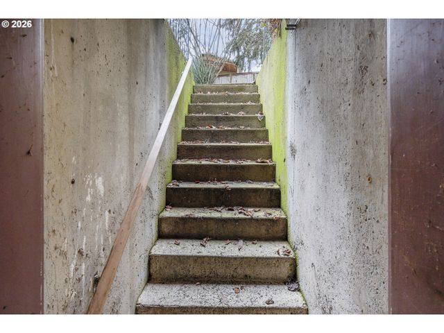 1470 AERIAL Way Se, Salem, OR 97302