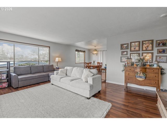 1470 AERIAL Way Se, Salem, OR 97302