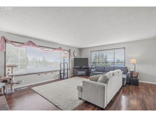 1470 AERIAL Way Se, Salem, OR 97302