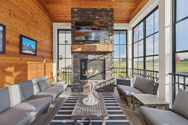 1389 Palmer Drive N, Lake Elmo, MN 55042