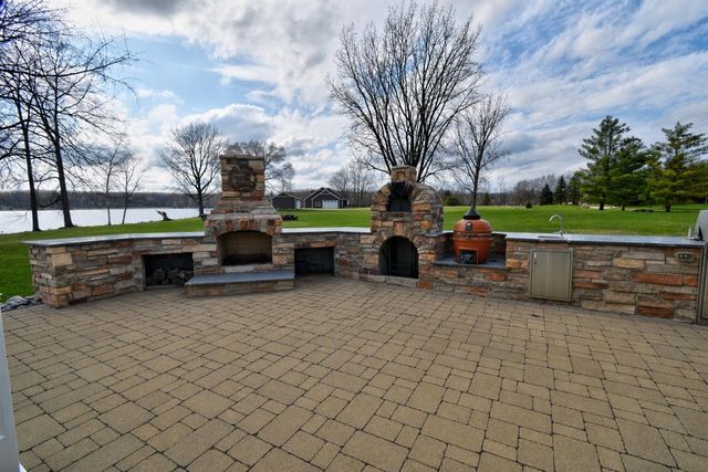 1291 S Queensway Drive, Lake Isabella, MI 48893