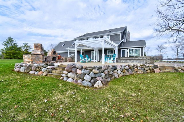 1291 S Queensway Drive, Lake Isabella, MI 48893