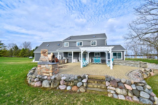 1291 S Queensway Drive, Lake Isabella, MI 48893