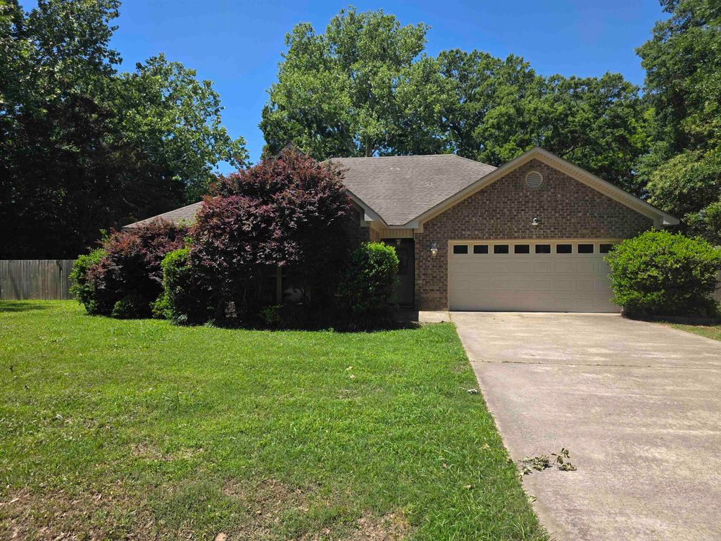 599 N Holly St, Beebe, AR 72012