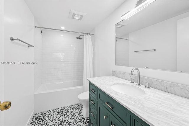 2500 Parkview Dr 1503, Hallandale Beach, FL 33009