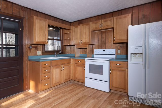 87 Sassafras Lane, Maggie Valley, NC 28751