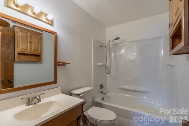 87 Sassafras Lane, Maggie Valley, NC 28751
