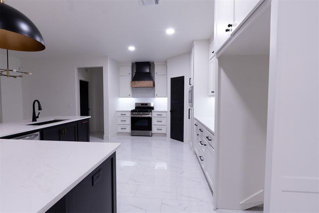 4348 Raymond Lane, Guthrie, OK 73044