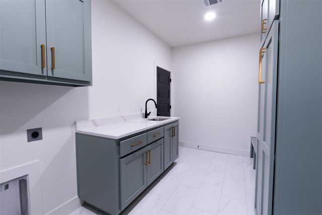 4348 Raymond Lane, Guthrie, OK 73044