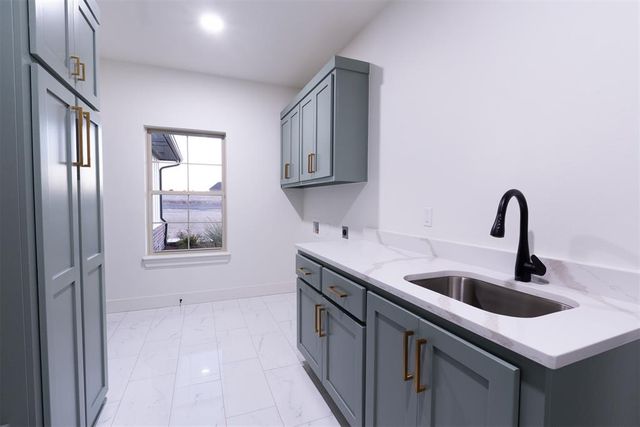 4348 Raymond Lane, Guthrie, OK 73044