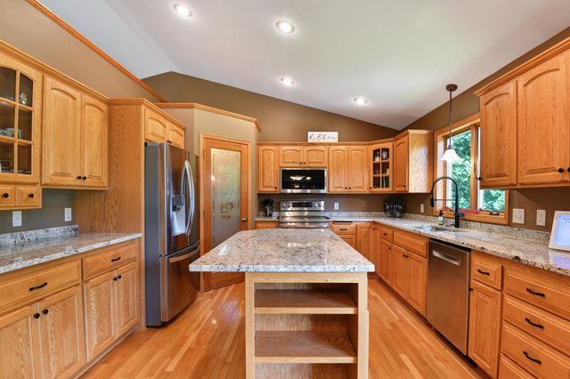 1007 Arbor Way, Sauk Rapids, MN 56379