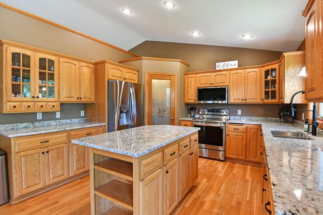 1007 Arbor Way, Sauk Rapids, MN 56379