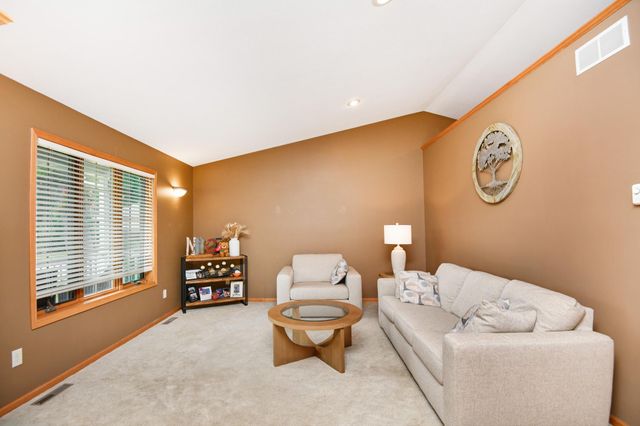 1007 Arbor Way, Sauk Rapids, MN 56379