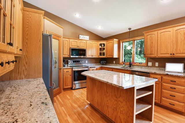 1007 Arbor Way, Sauk Rapids, MN 56379