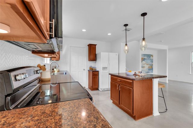 511 Estes PARK, Taylor, TX 76574