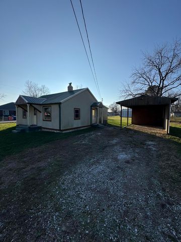 203 S Division Street, Seymour, MO 65746