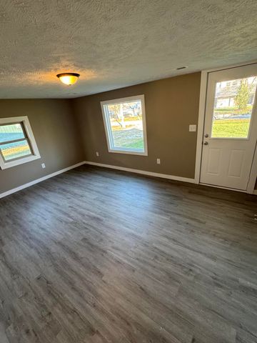 203 S Division Street, Seymour, MO 65746