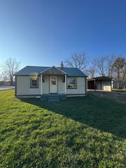 203 S Division Street, Seymour, MO 65746