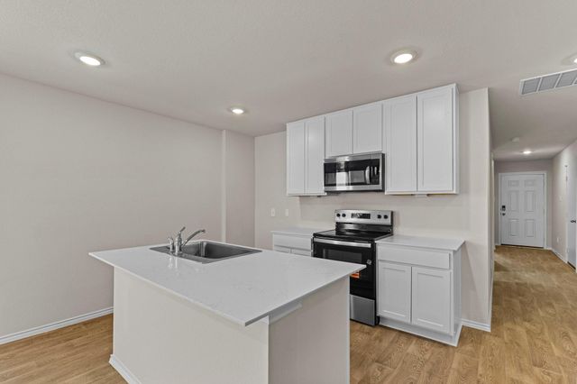 2203 Loganberry LN, Luling, TX 78648