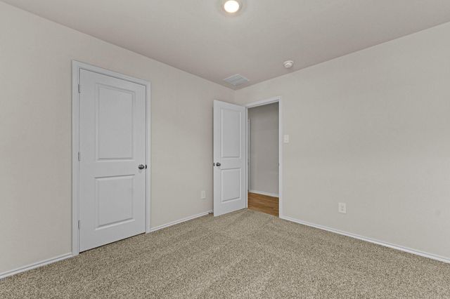 2203 Loganberry LN, Luling, TX 78648