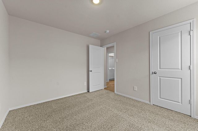2203 Loganberry LN, Luling, TX 78648