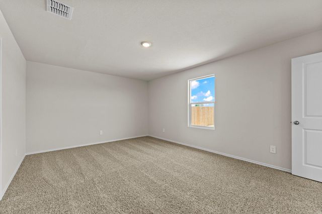 2203 Loganberry LN, Luling, TX 78648