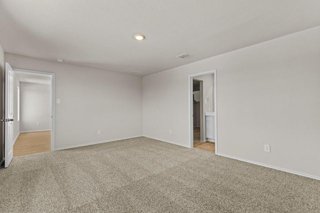 2203 Loganberry LN, Luling, TX 78648