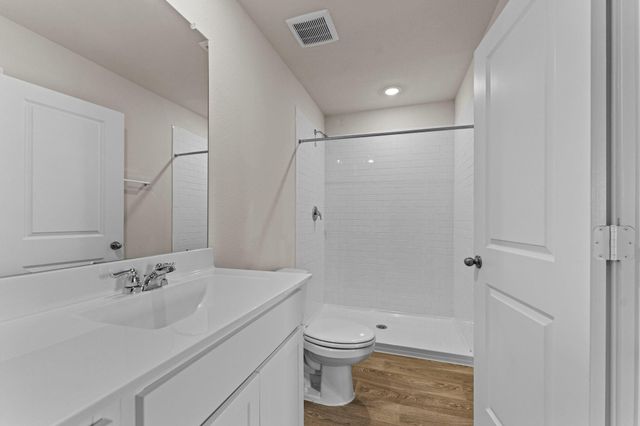2203 Loganberry LN, Luling, TX 78648