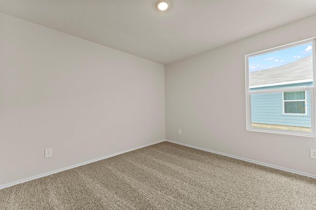 2203 Loganberry LN, Luling, TX 78648