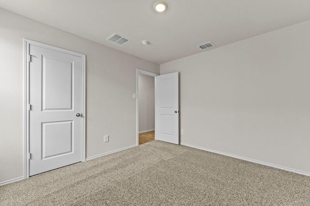 2203 Loganberry LN, Luling, TX 78648