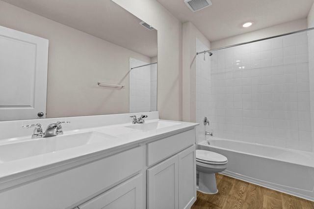 2203 Loganberry LN, Luling, TX 78648