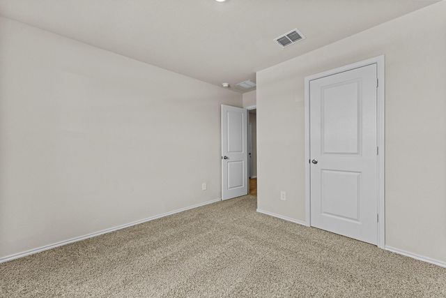 2203 Loganberry LN, Luling, TX 78648