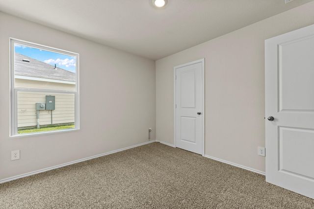2203 Loganberry LN, Luling, TX 78648