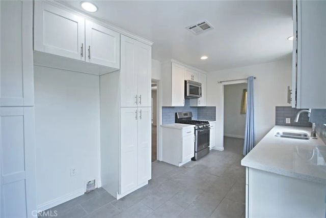 10622 Zelzah Avenue, Granada Hills, CA 91344