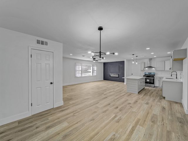 5421 JERRI, Haltom City, TX 76116