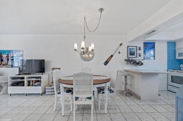2735 Dudley Drive E C, West Palm Beach, FL 33415