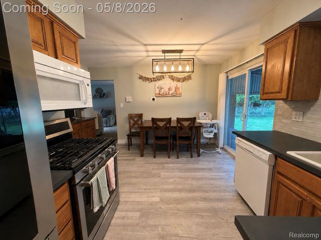 28062 Cunningham Drive, Warren, MI 48092
