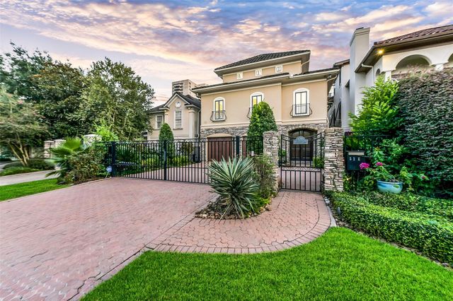 52 Briar Hollow Lane E, Houston, TX 77027