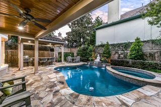 52 Briar Hollow Lane E, Houston, TX 77027