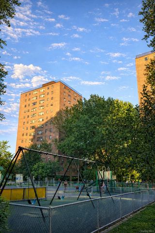 21-20 33rd Road 10B, Astoria, NY 11106