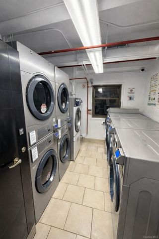 21-20 33rd Road 10B, Astoria, NY 11106