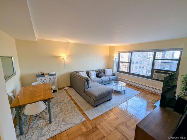 21-20 33rd Road 10B, Astoria, NY 11106