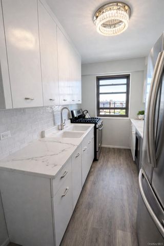 21-20 33rd Road 10B, Astoria, NY 11106
