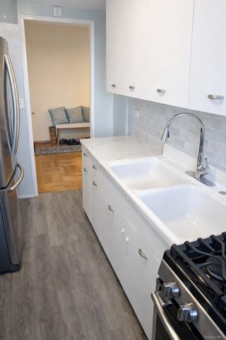 21-20 33rd Road 10B, Astoria, NY 11106