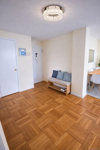 21-20 33rd Road 10B, Astoria, NY 11106